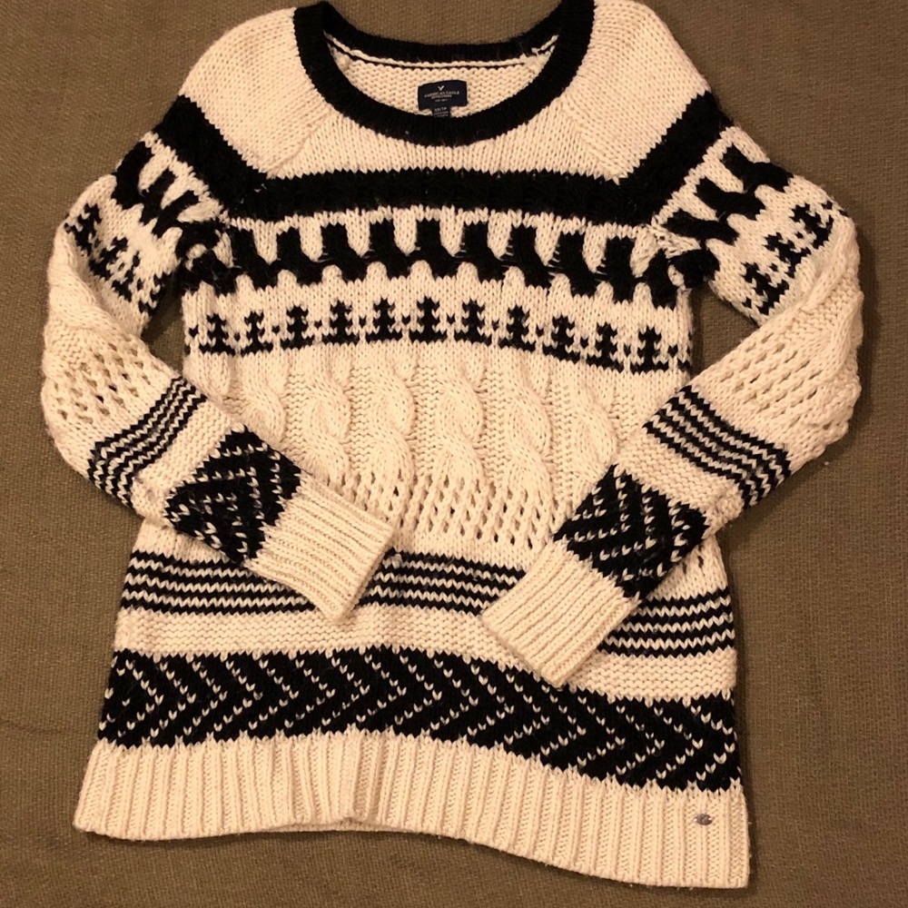 American Eagle: Cream Knit Sweater